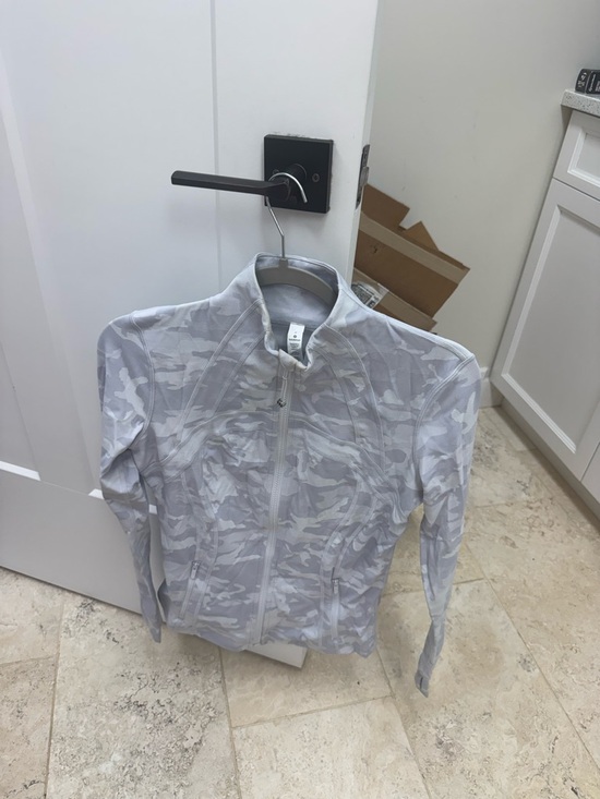 lululemon athletica Jackets & Blazers - lululemon athletica Light Gray Textured Active Jacket